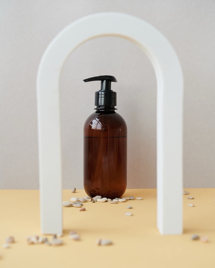 Detail: Pumpflasche mit Hundeshampoo